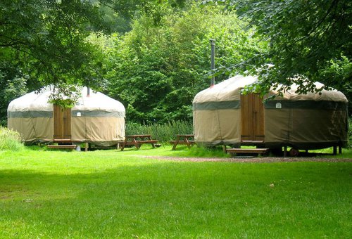 How Does Glamping Enhance Your Connection with Nature?
